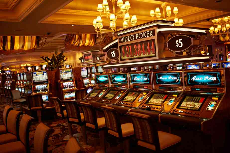 Cashback Bonuses vs Free Spins: A Comprehensive Guide